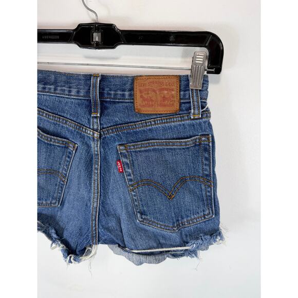 Levi’s White Oak Cone Denim Shorts Size 25 Cut-Off Mini Shorts 2.5 Inch - Picture 11 of 12